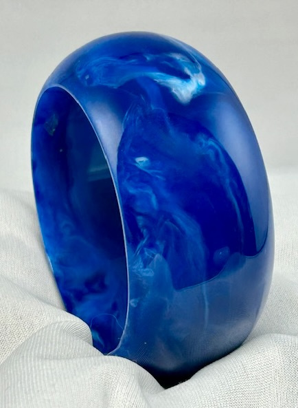 WT7 marbled cobalt blue resin bangle